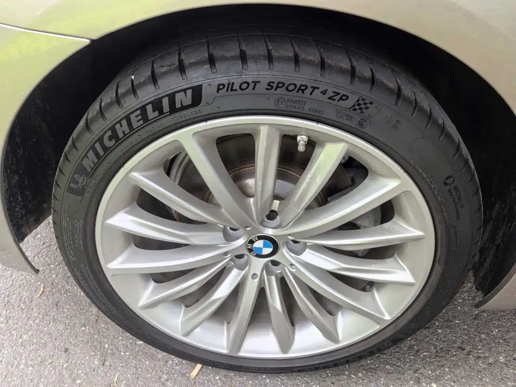 BMW 5 Series 2021 — фото 18