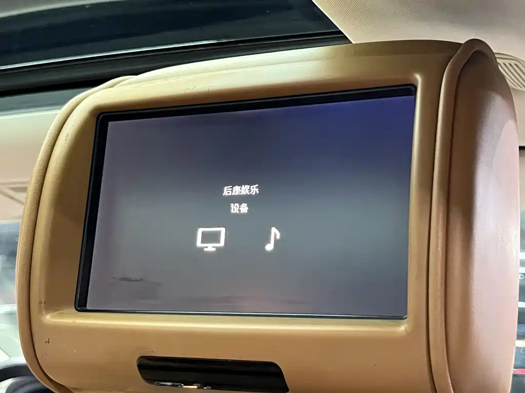 Jaguar XJ 2015 — фото 31