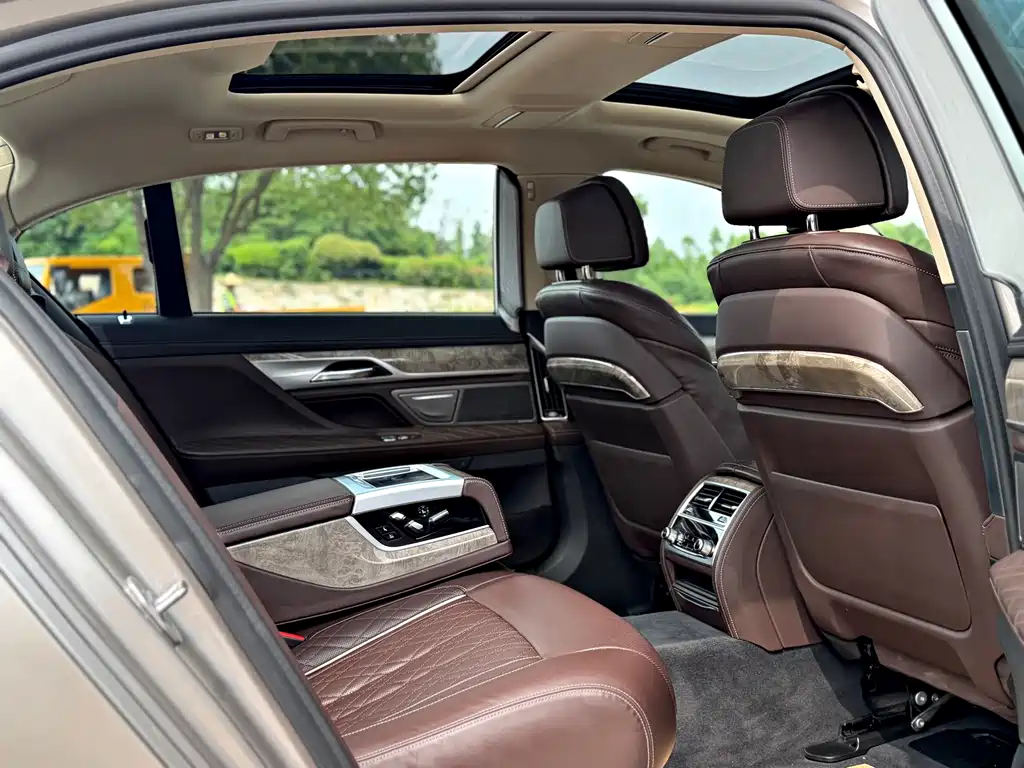 BMW 7 Series 2021 — фото 14