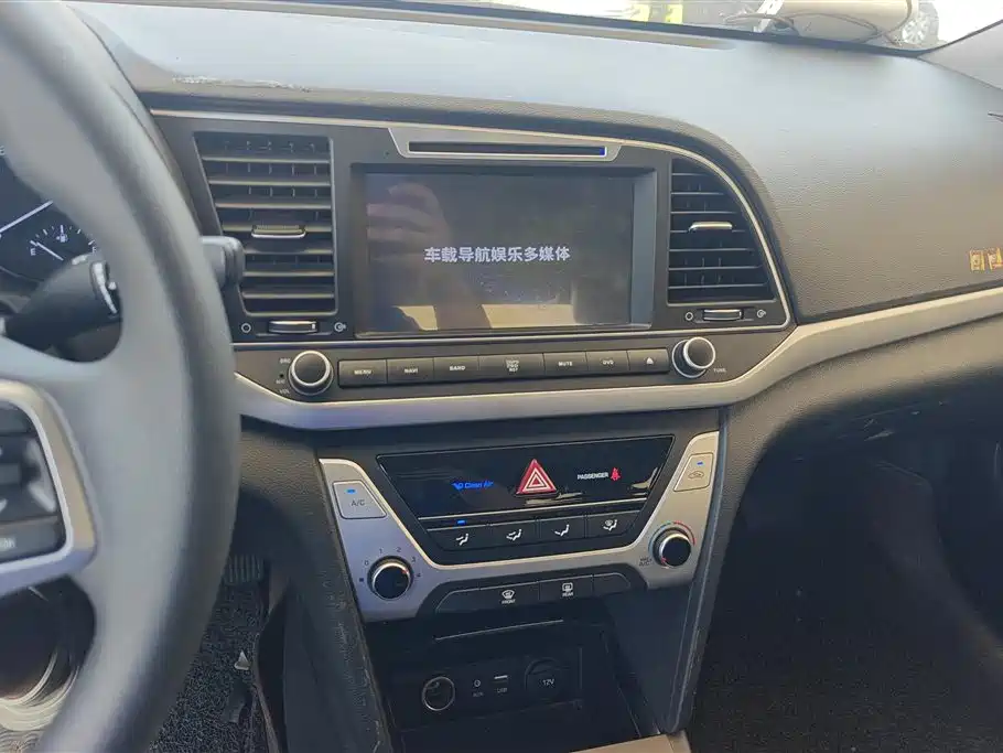Hyundai Elantra 2018 — фото 13