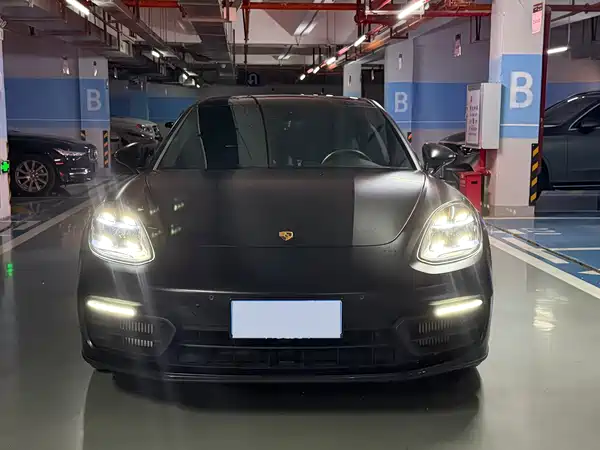 Porsche Panamera 2021