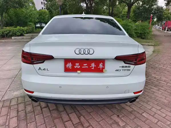 Audi A4L 2015
