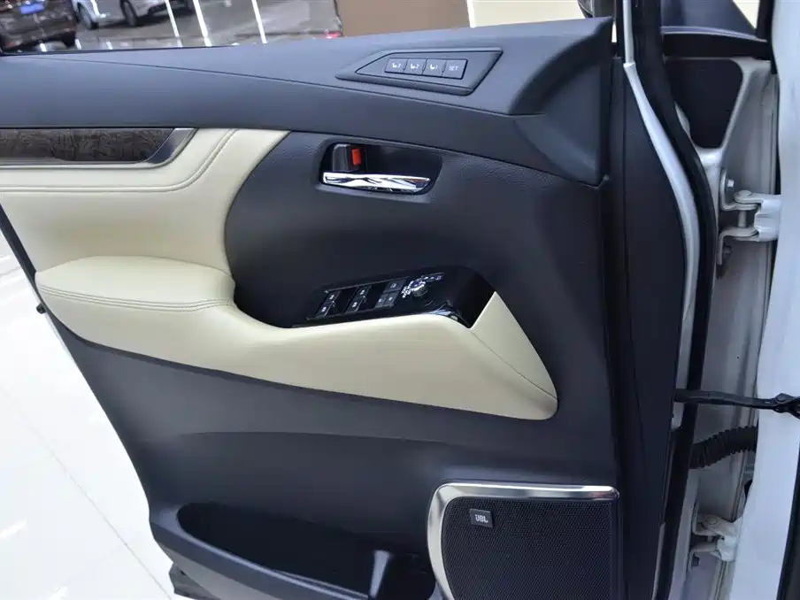 Toyota Alphard 2020 — фото 12