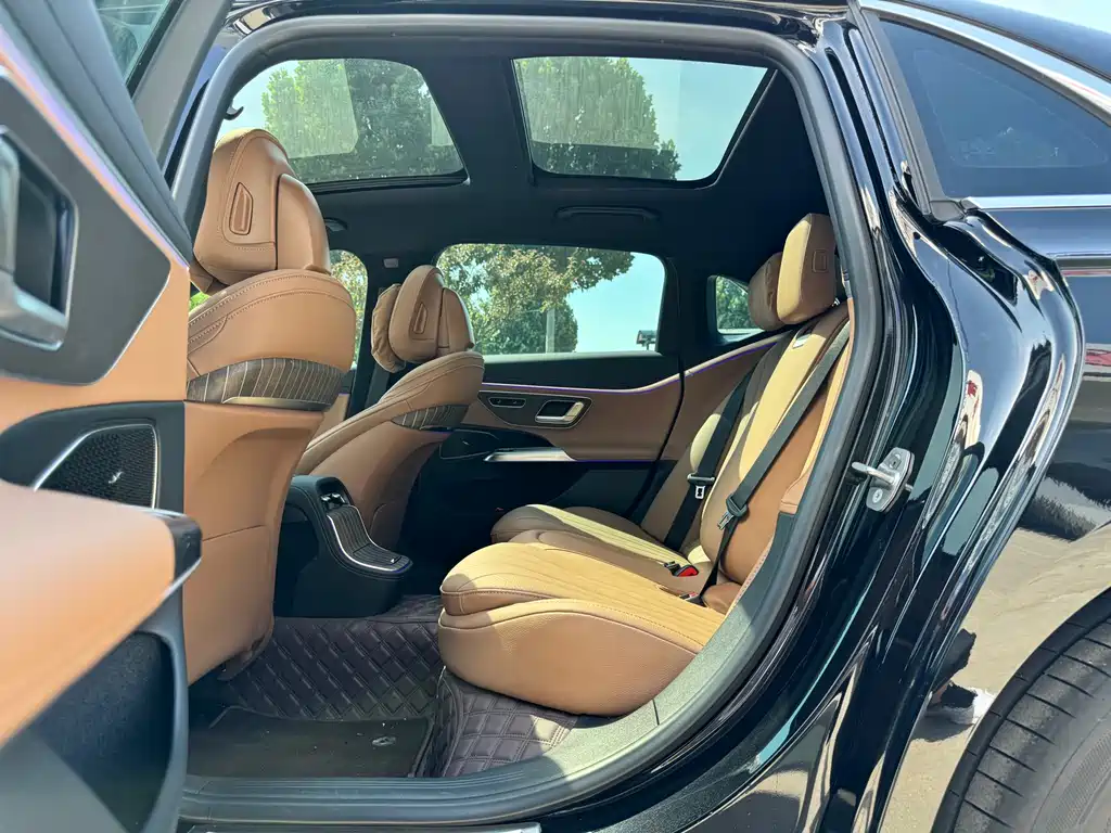 Mercedes-Benz E-Class 2025 — фото 11