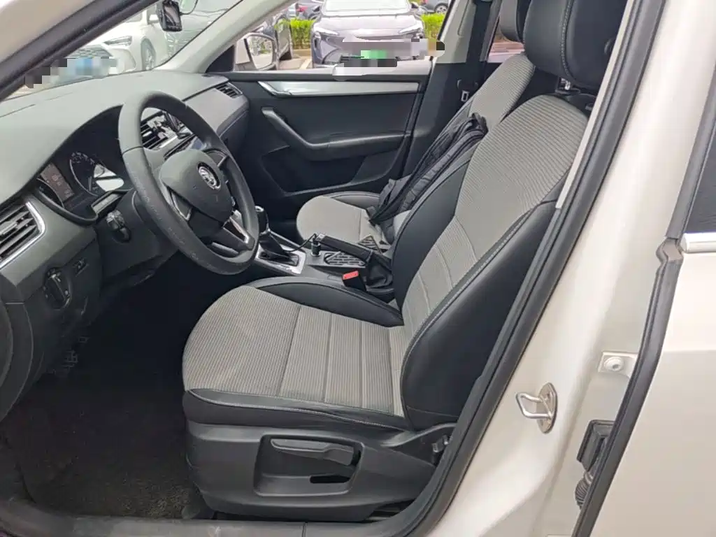 Skoda Octavia 2017 — фото 22