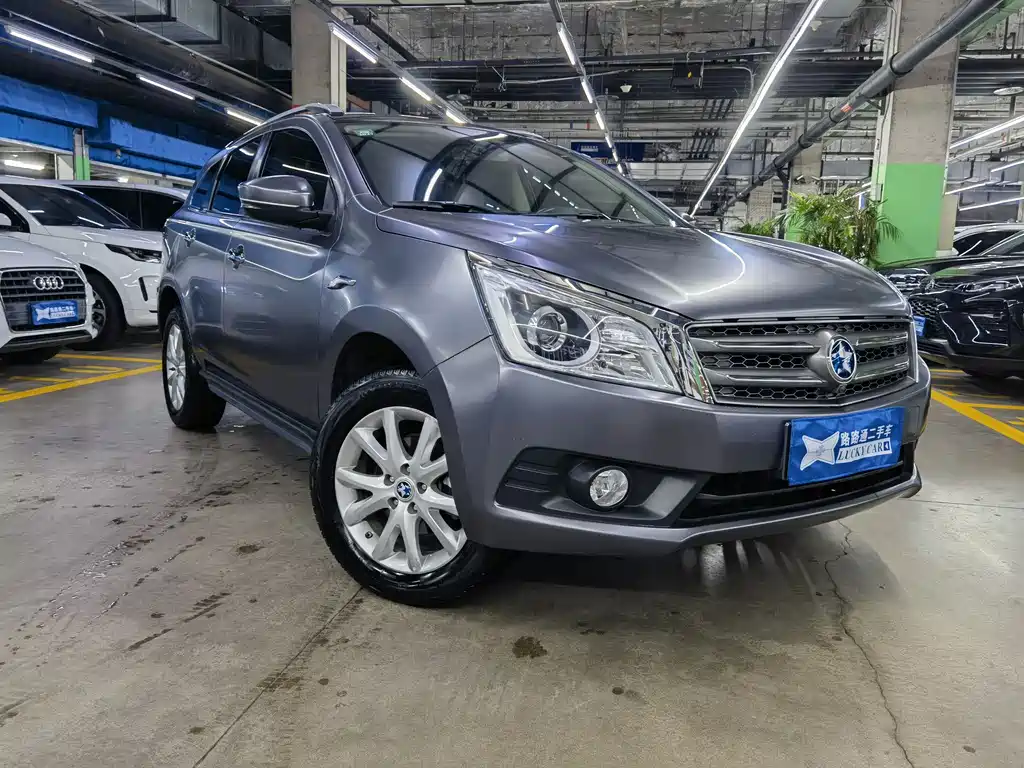 Venucia T70 2015