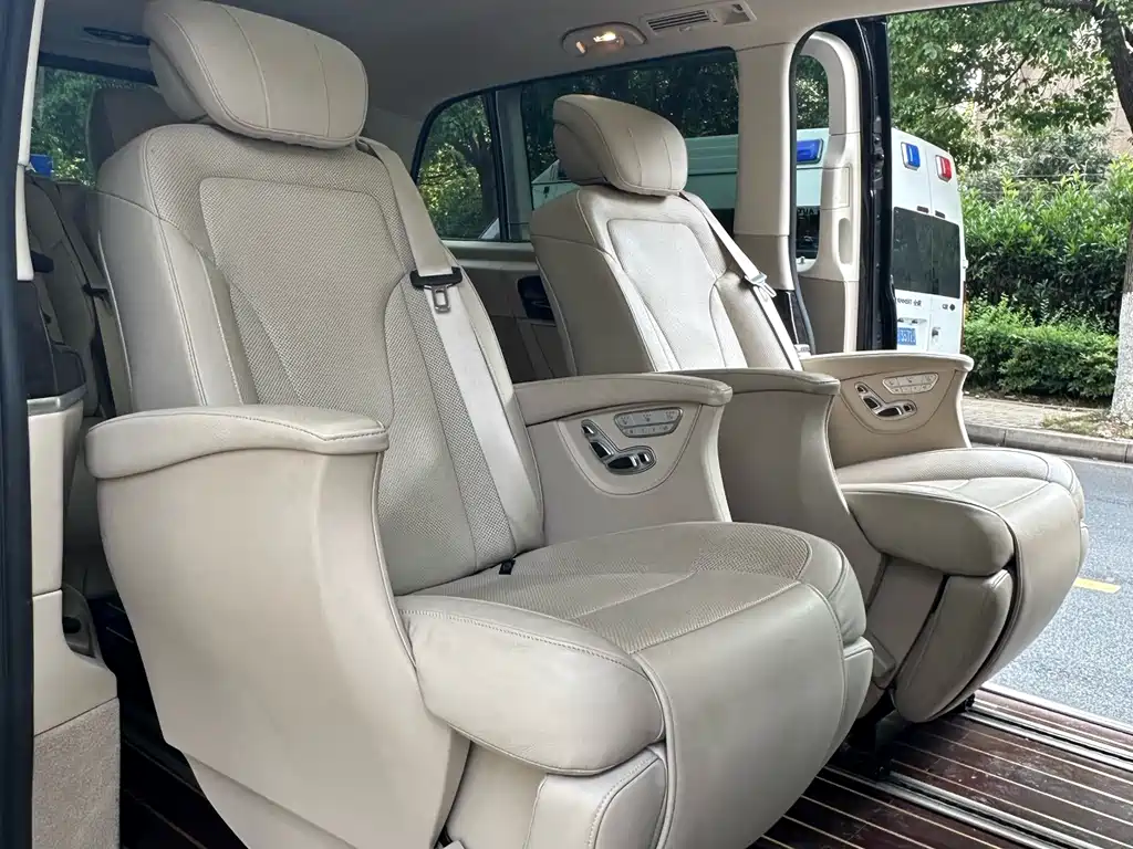 Mercedes-Benz V-Class 2020 — фото 18