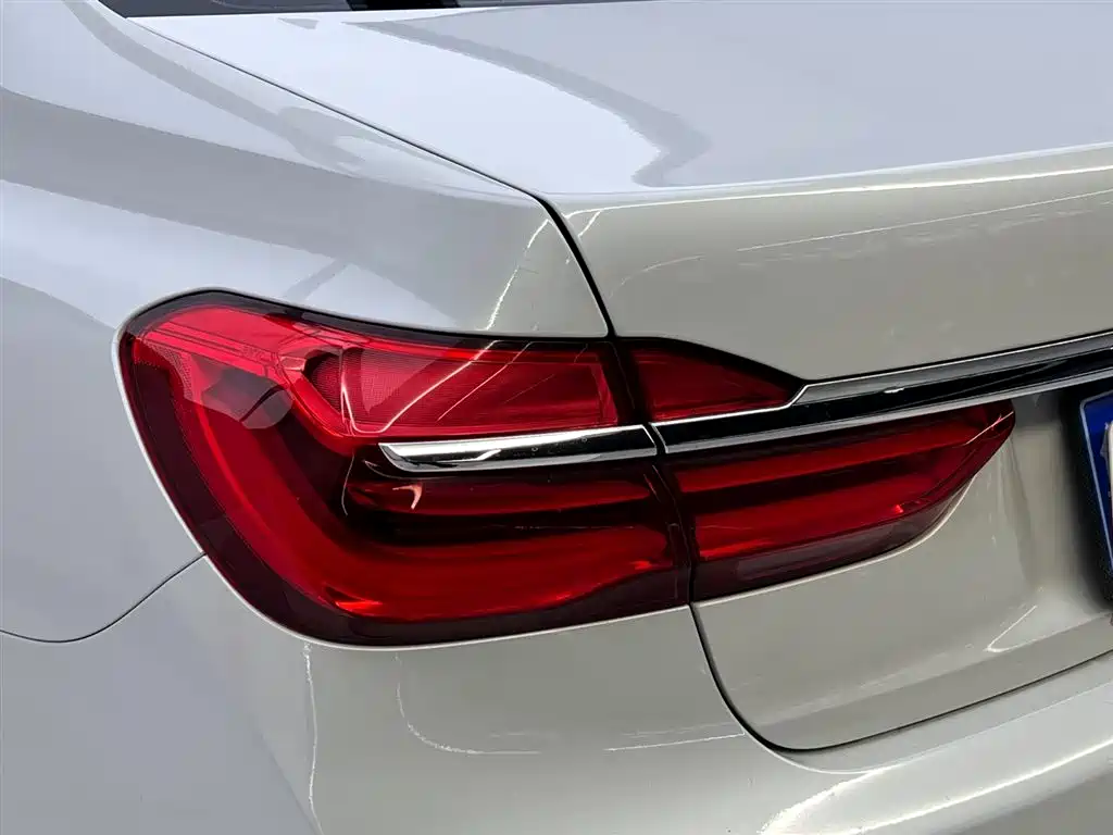 BMW 7 Series 2018 — фото 11