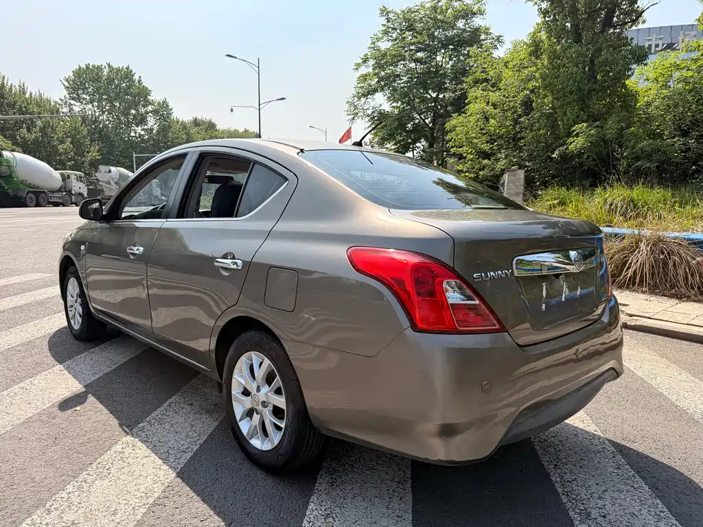 Nissan Sunny 2016