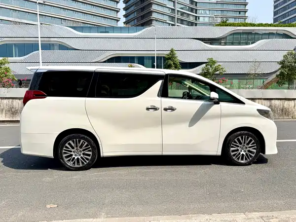 Toyota Alphard 2015