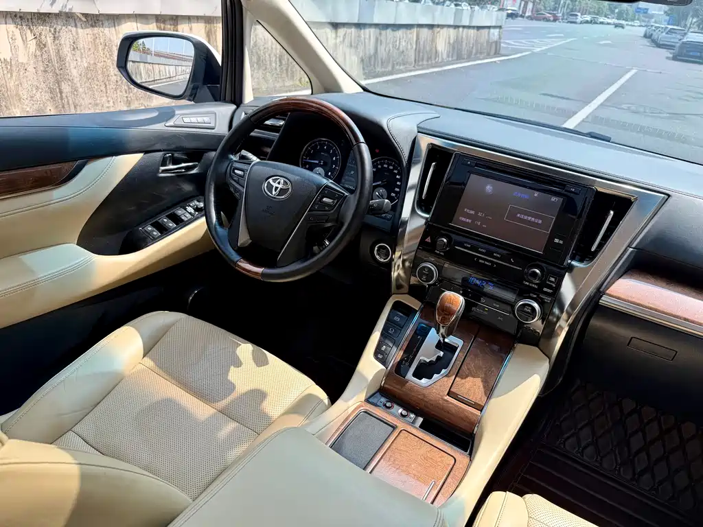 Toyota Alphard 2017 — фото 31