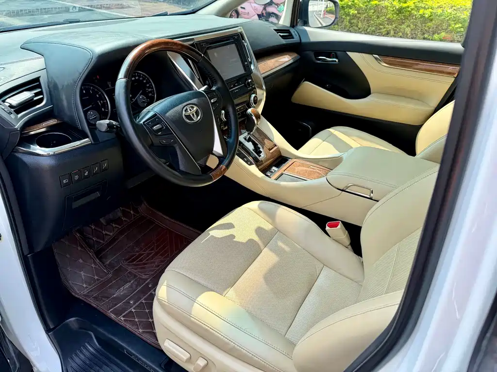 Toyota Alphard 2017 — фото 17