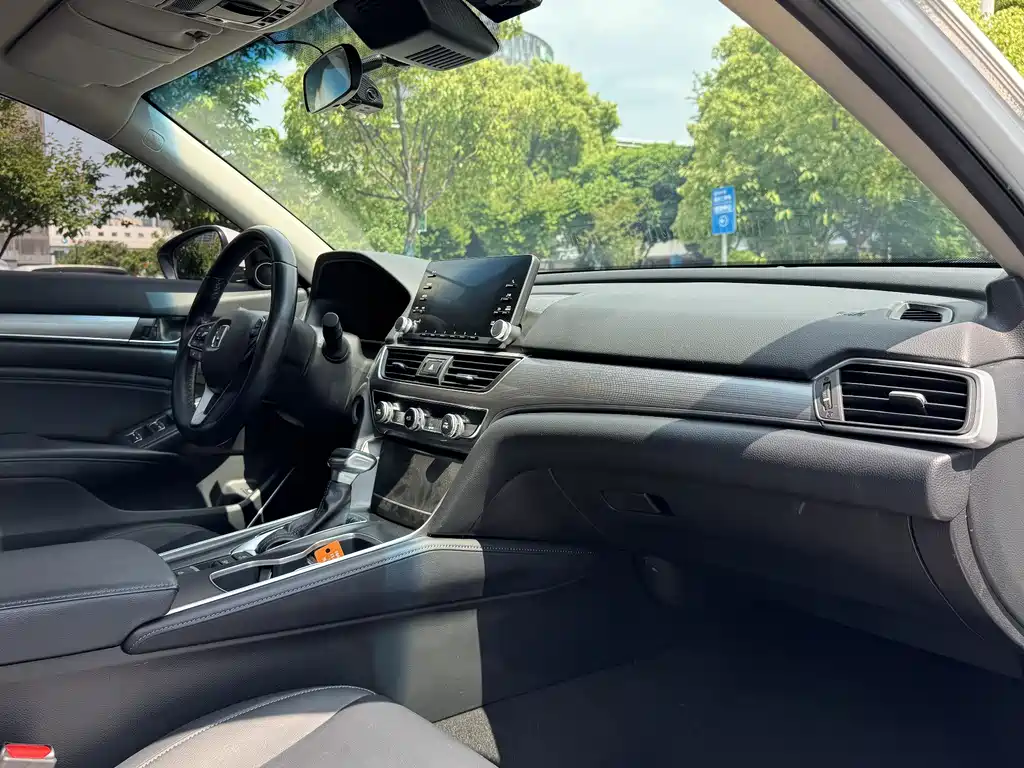 Honda Accord 2020 — фото 13