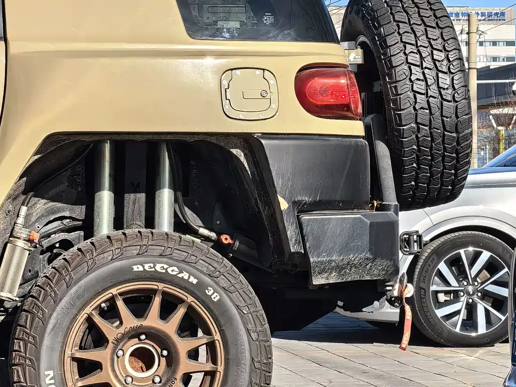 Toyota FJ Cruiser 2020 — фото 18