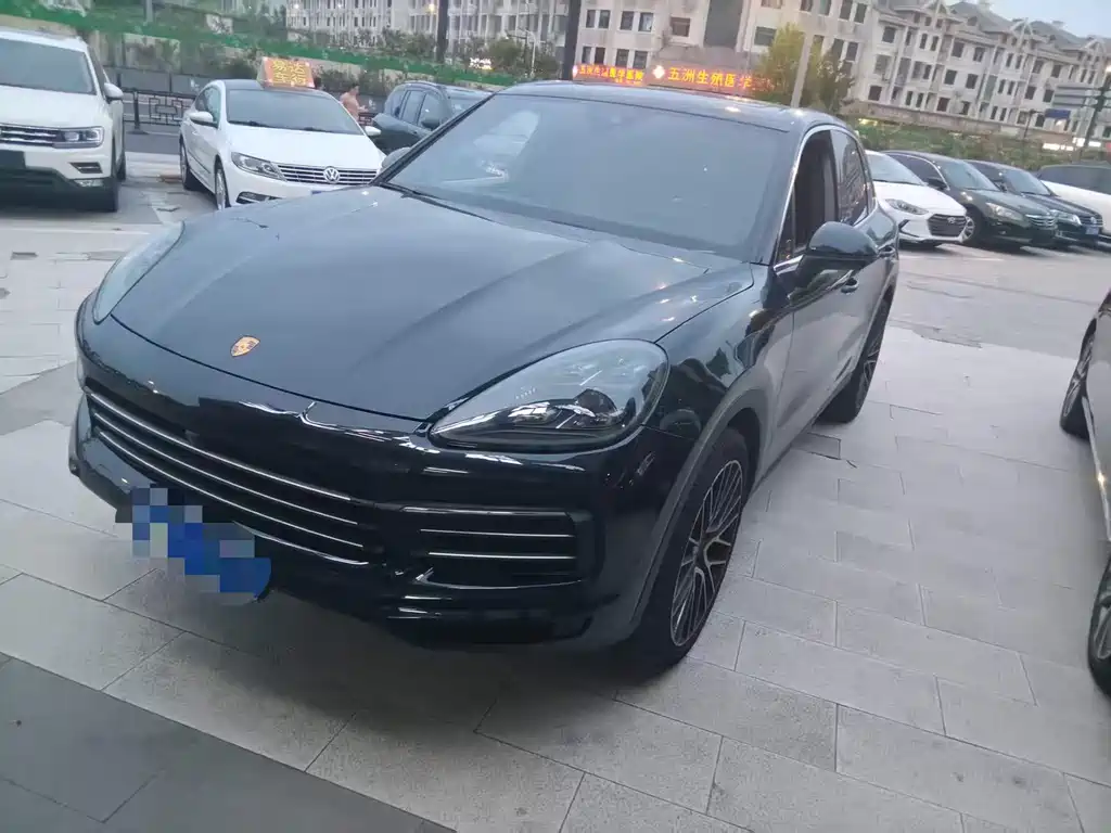 Porsche Cayenne 2022 — фото 1