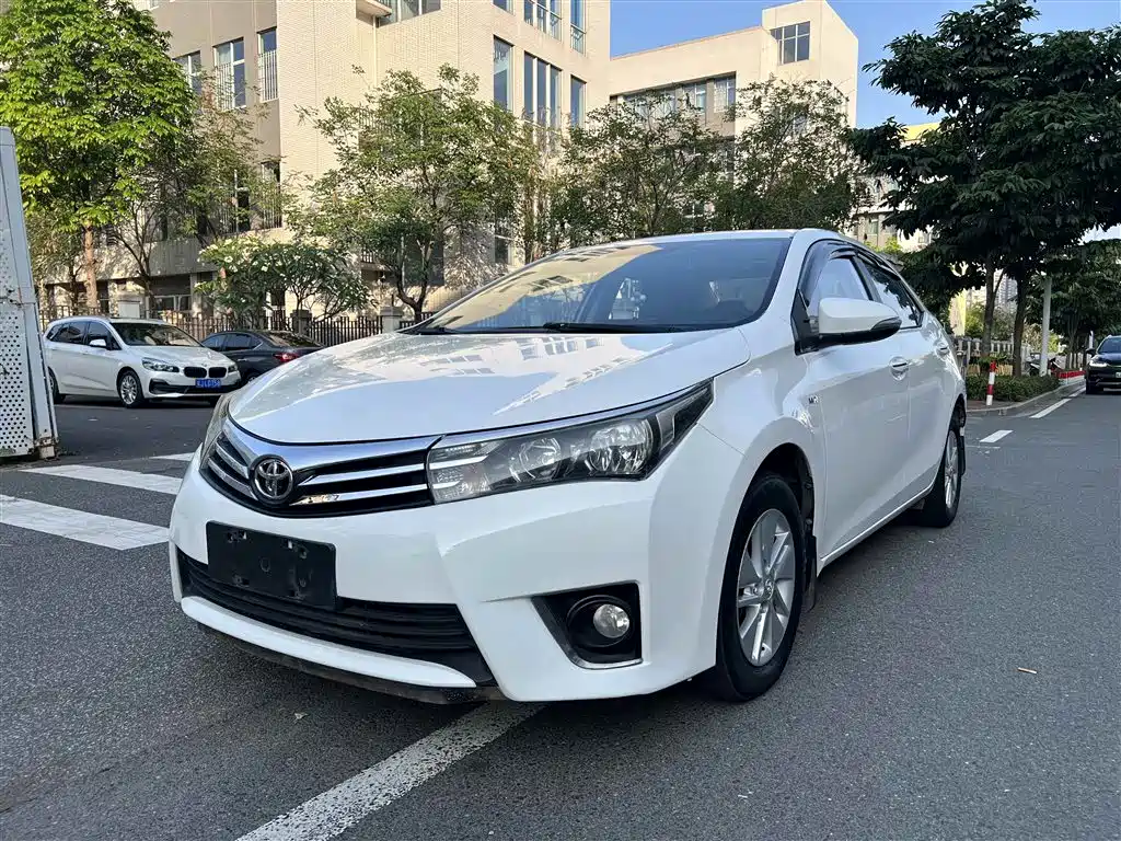 Toyota Corolla 2015 — фото 1