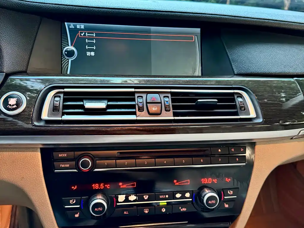 BMW 7 Series 2011 — фото 18