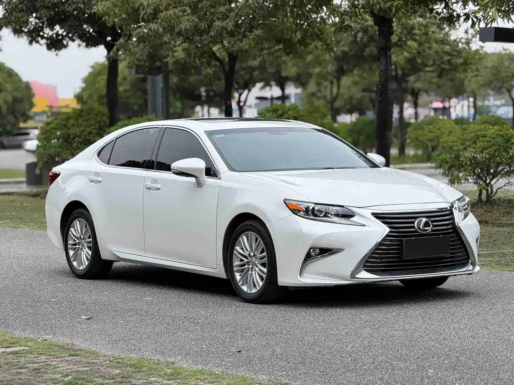 Lexus ES 2017