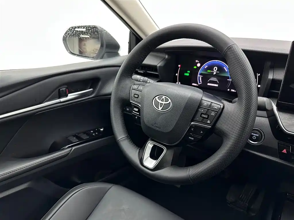 Toyota Camry 2024 — фото 10