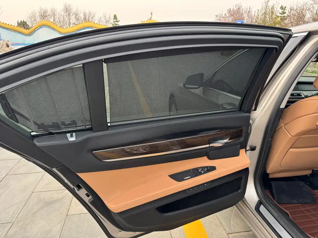 BMW 7 Series 2012 — фото 13
