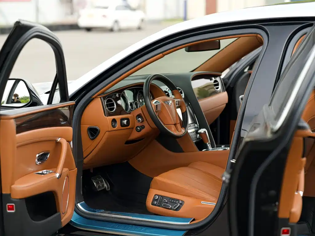 Bentley Flying Spur 2014 — фото 19