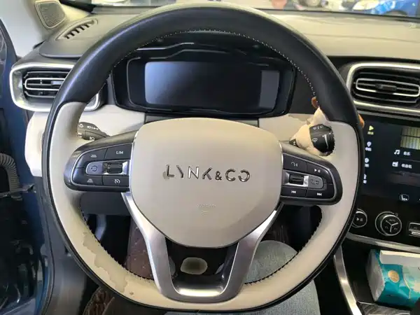 Lynk & Co 01 2017