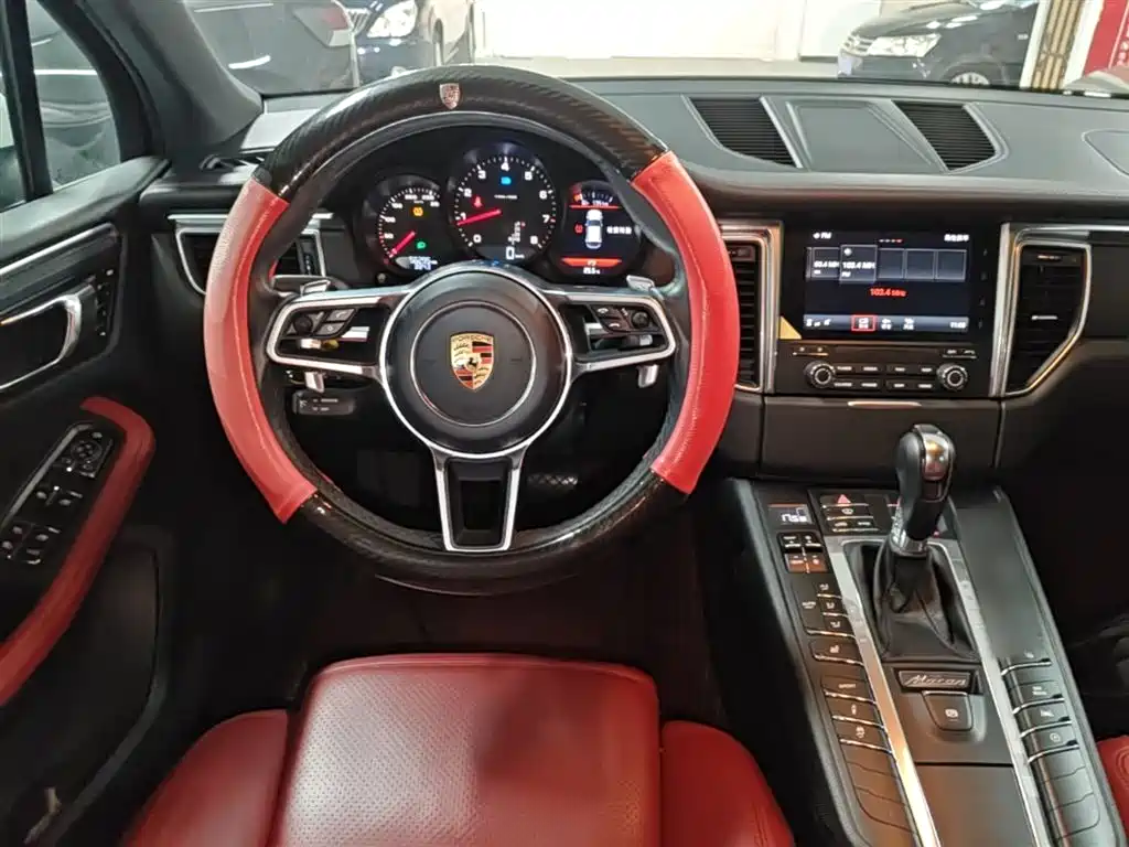 Porsche Macan 2018 — фото 11