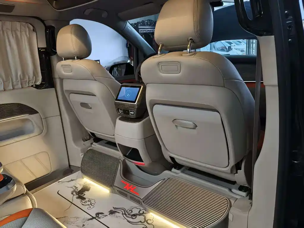 Mercedes-Benz V-Class 2021 — фото 14