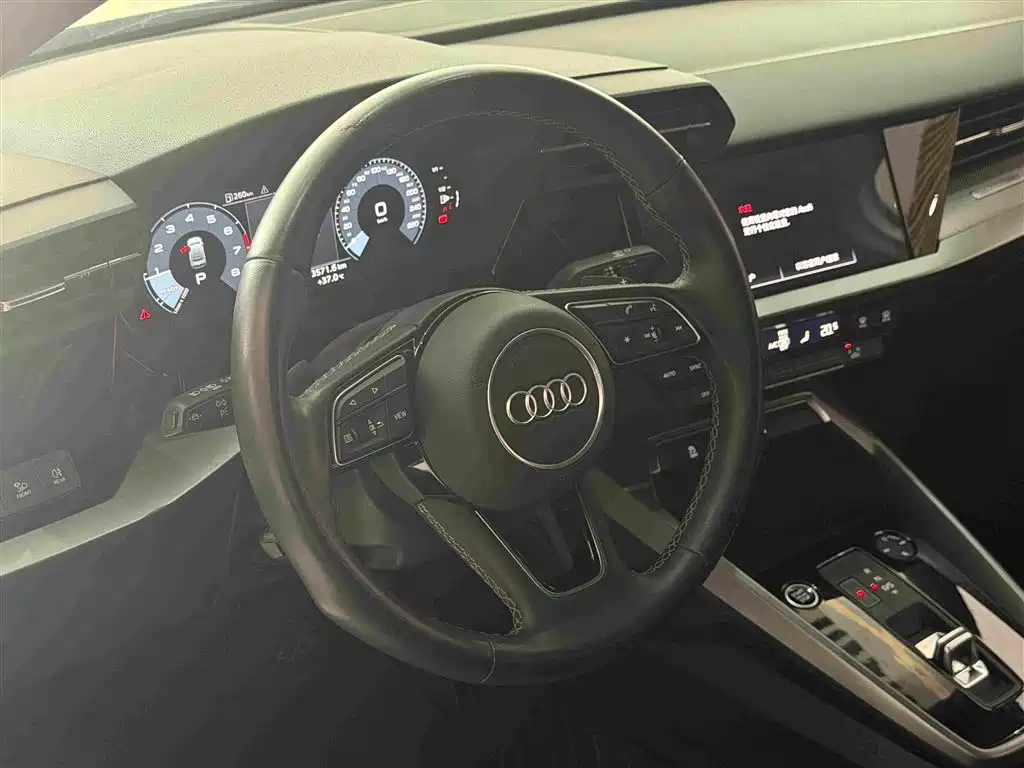 Audi A3 2023 — фото 11