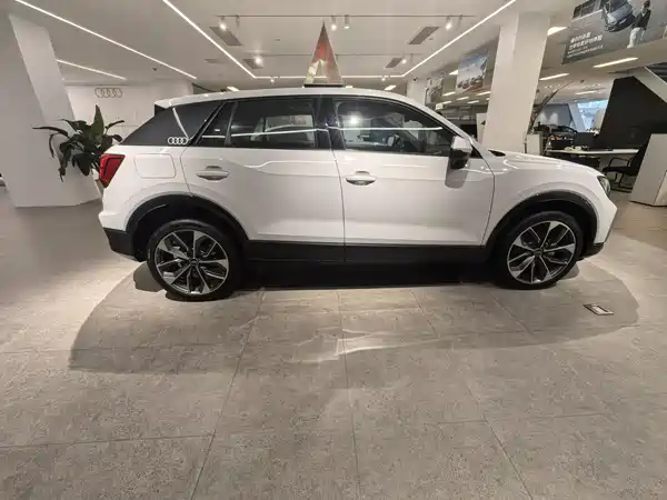 Audi Q2L 2024
