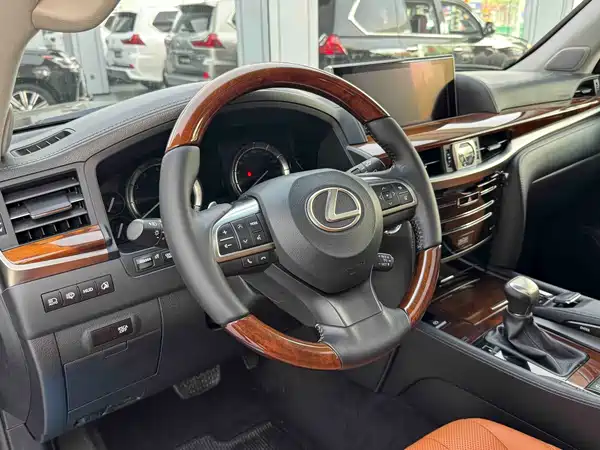 Lexus LX 2015