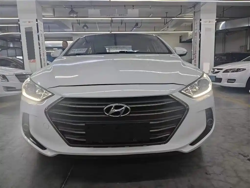 Hyundai Elantra 2017 — фото 2