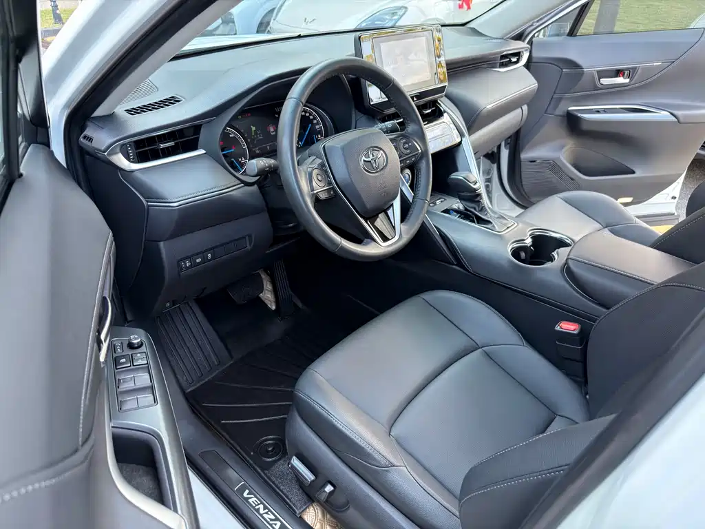Toyota Venza 2023 — фото 12