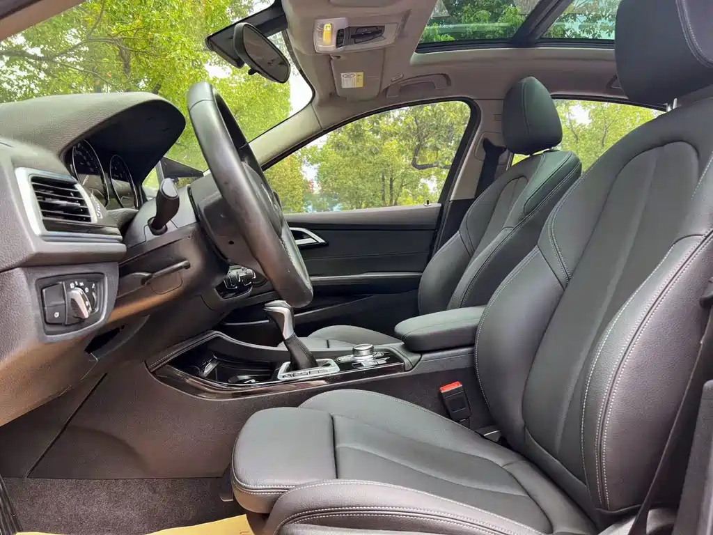 BMW 1 Series 2019 — фото 10