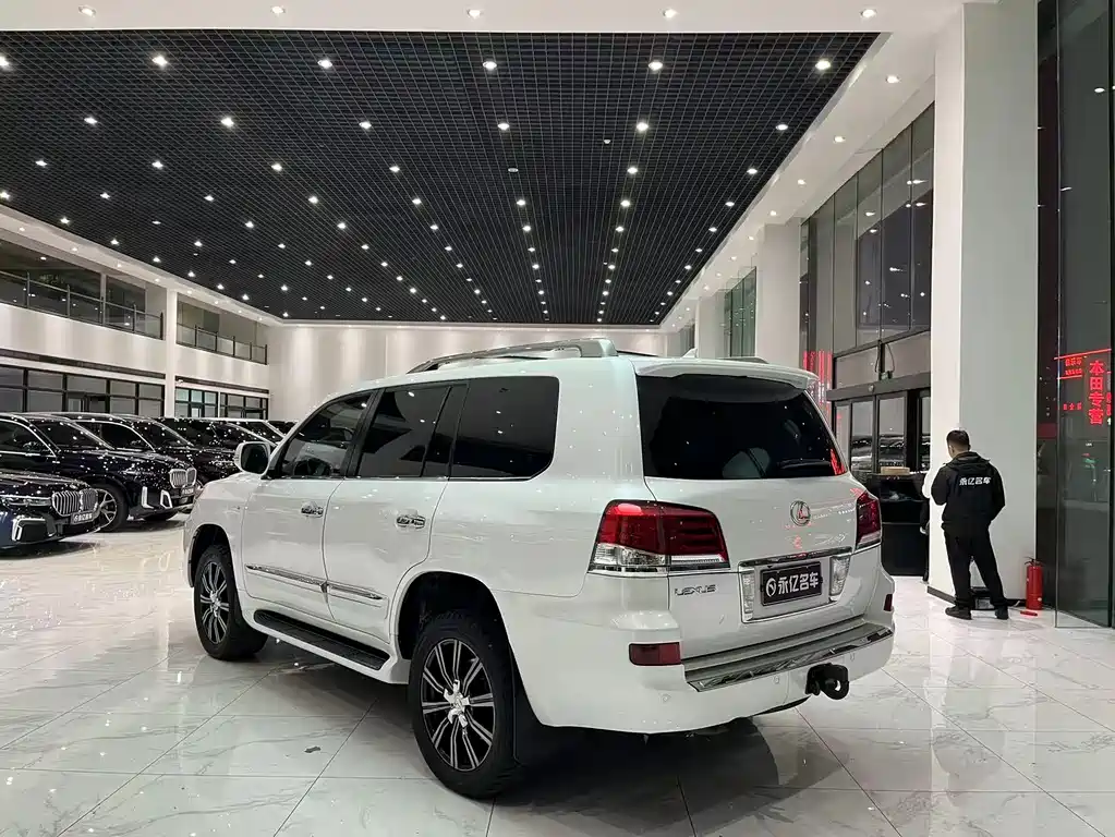 Lexus LX 2012 — фото 12