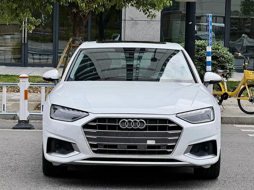 Audi A4L 2023 — фото 2