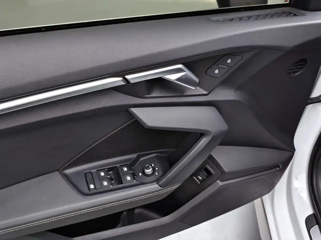 Audi A3 2023 — фото 12