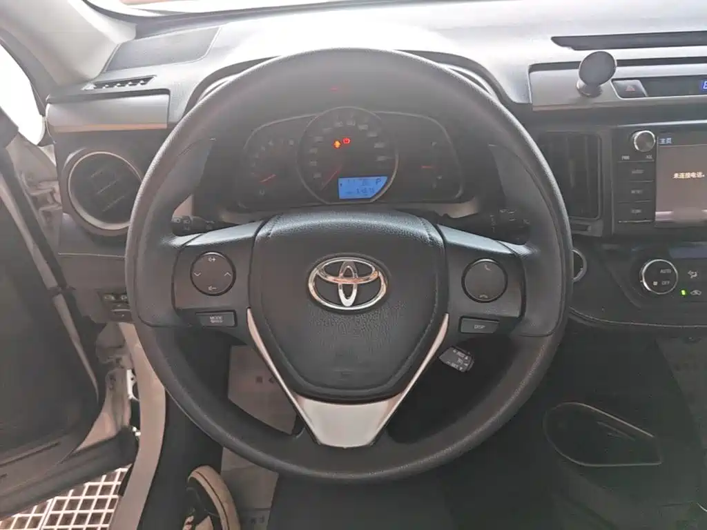 Toyota RAV4 2017 — фото 11