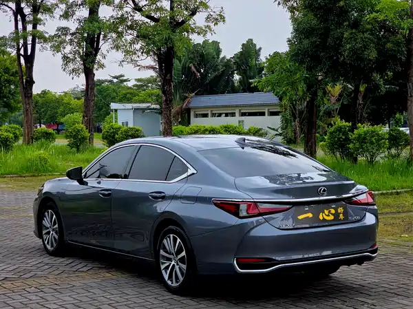 Lexus ES 2021