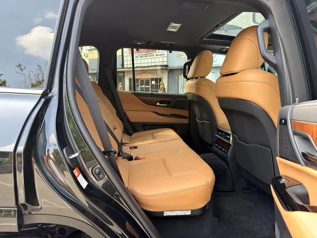 Lexus LX — фото 16