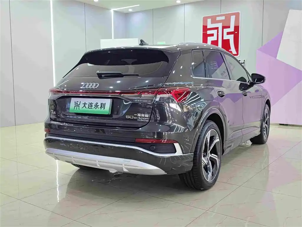 Audi Q4 E-Tron 2022 — фото 6