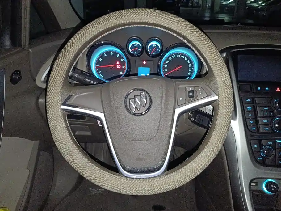 Buick Excelle 2014 — фото 14