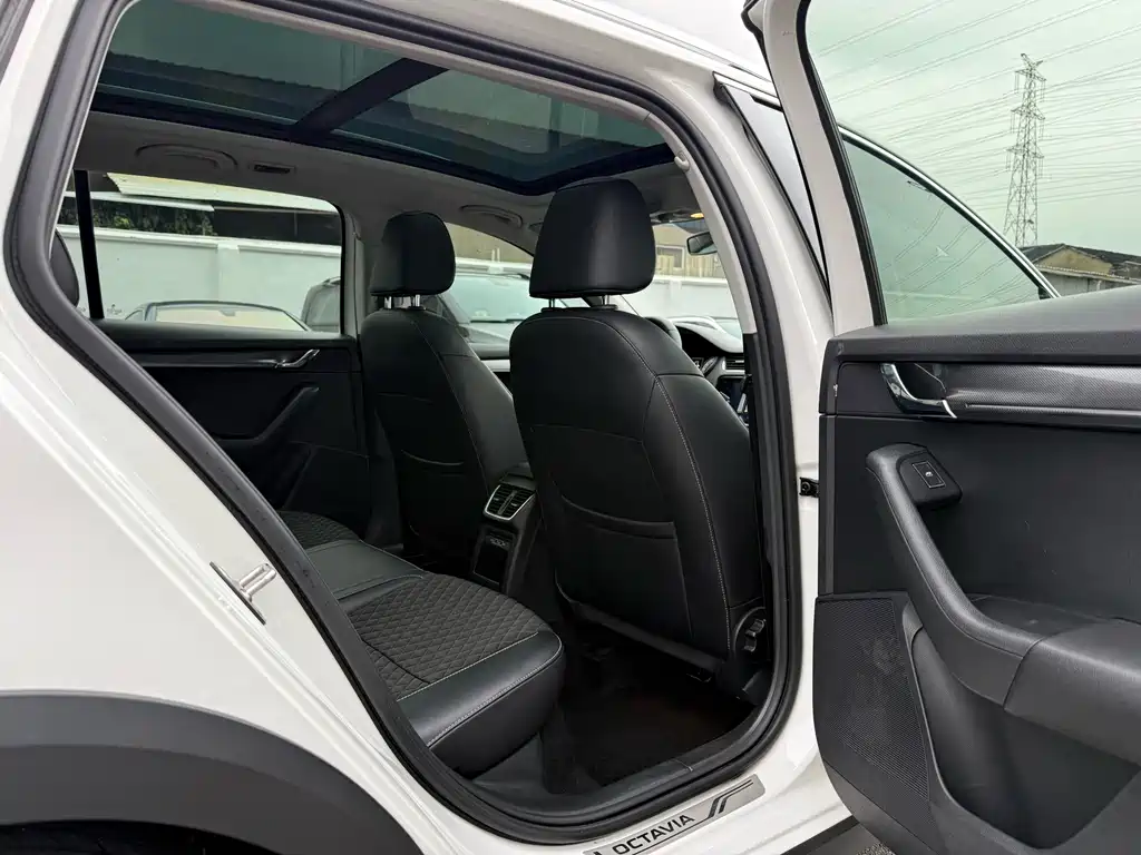 Skoda Octavia 2021 — фото 20