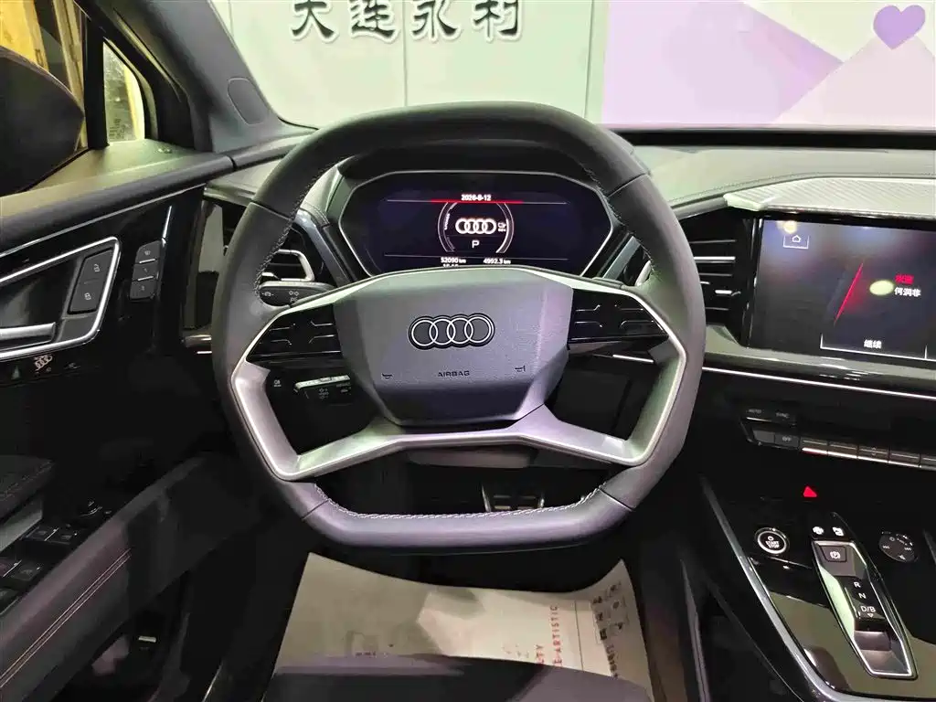 Audi Q4 E-Tron 2022 — фото 12