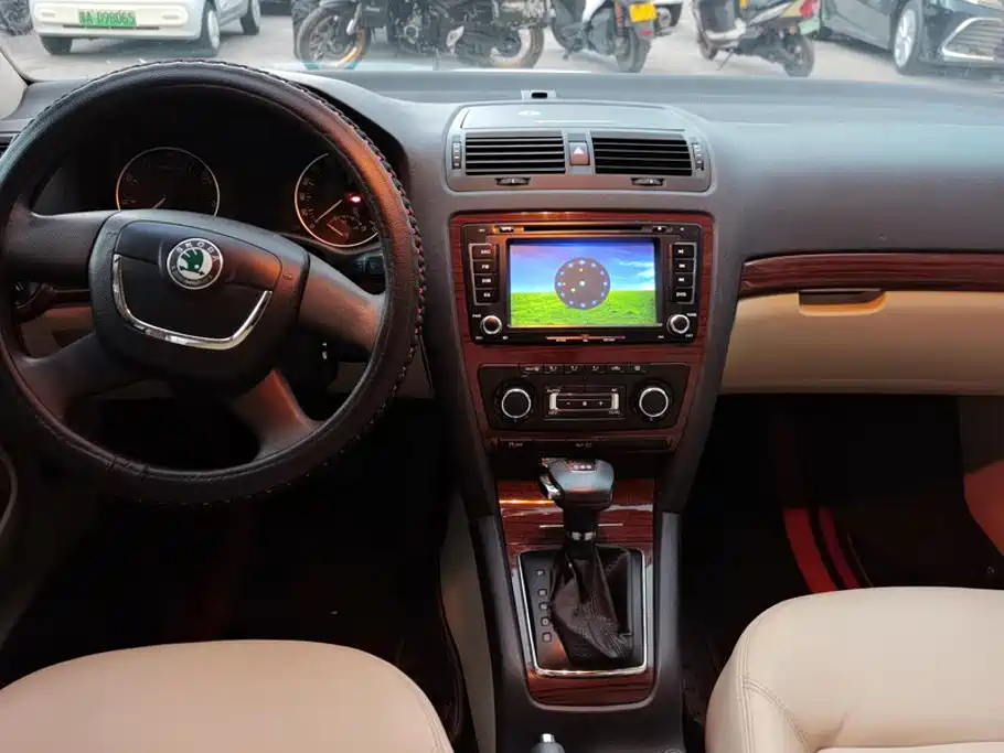 Skoda Octavia 2013 — фото 12