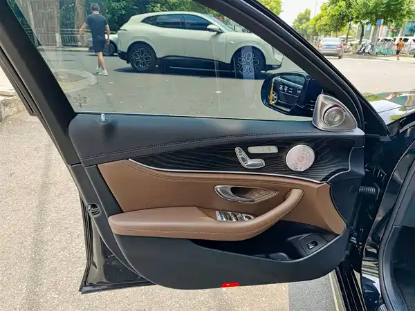 Mercedes-Benz E-Class 2022