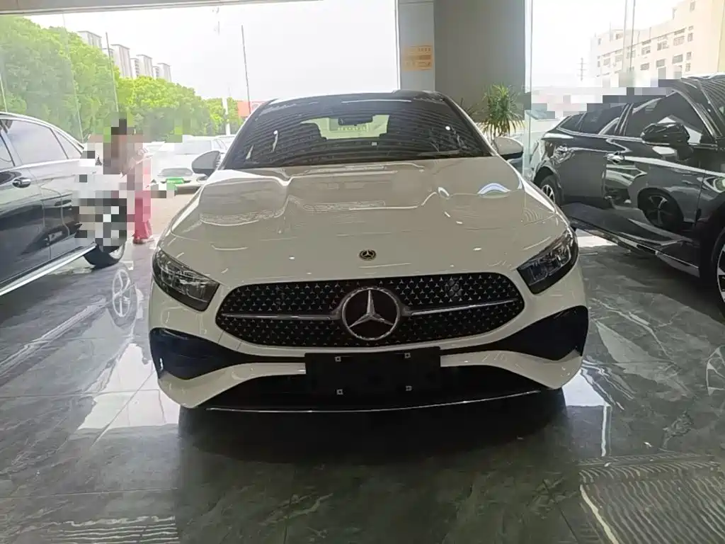 Mercedes-Benz A-Class 2024 — фото 3