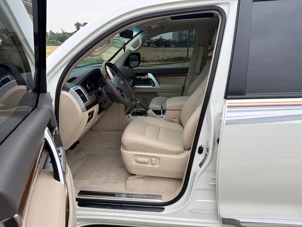 Toyota Land Cruiser 2018 — фото 11