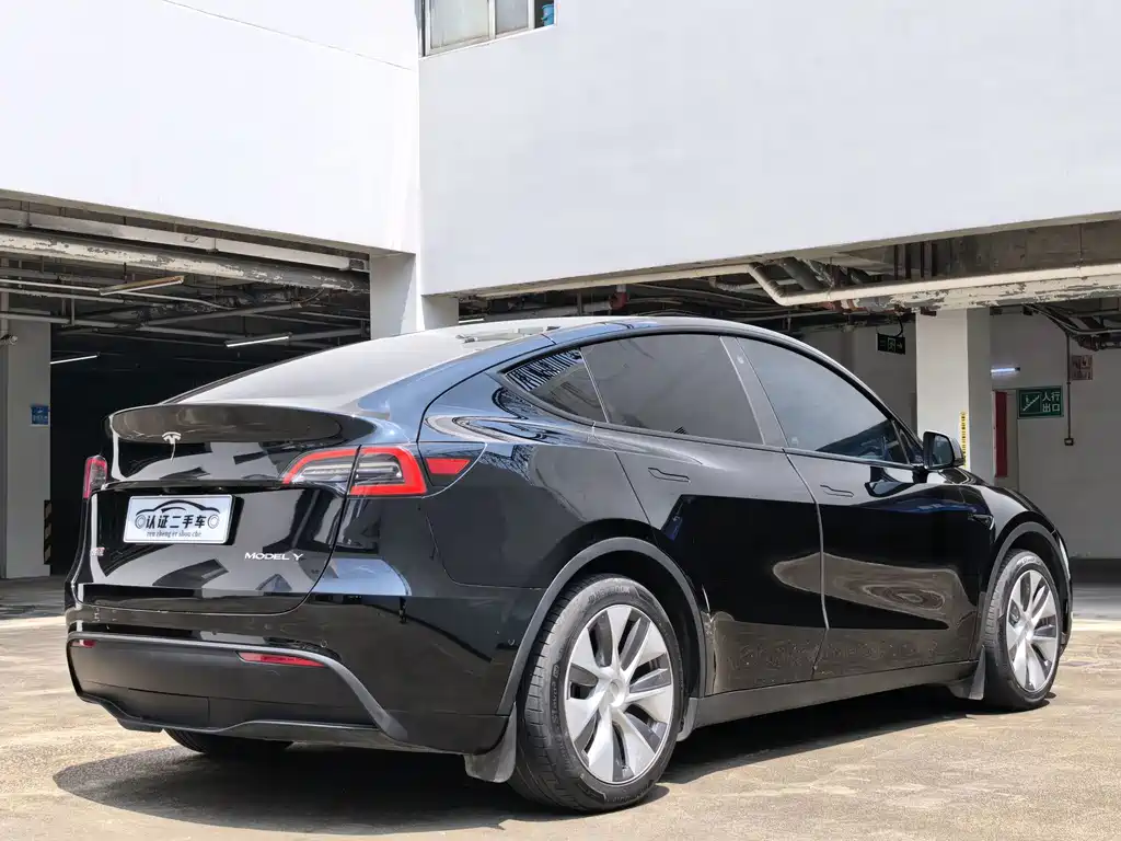 Tesla Model Y 2023 — фото 10