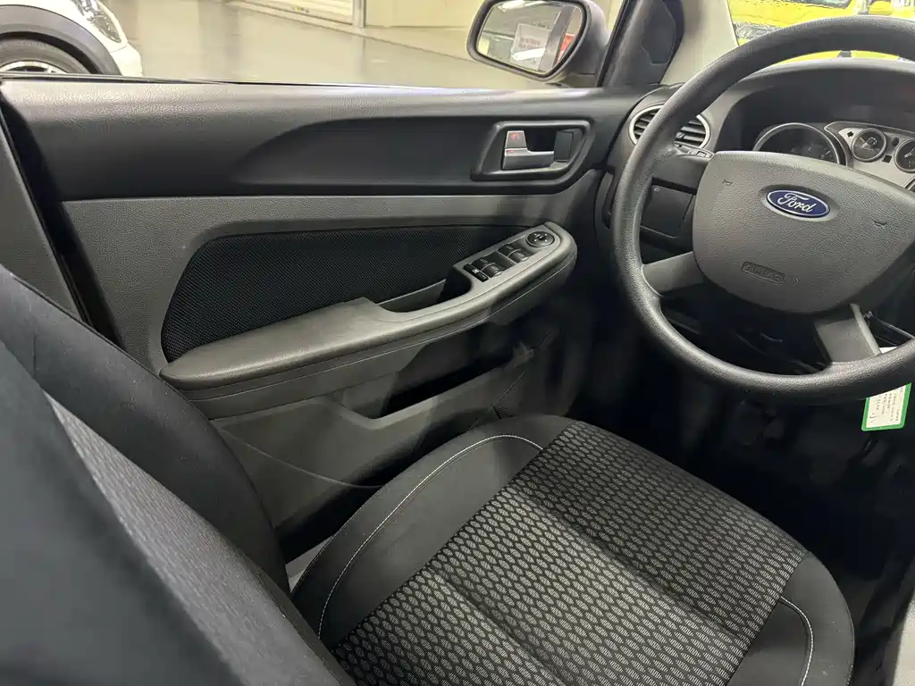 Ford Focus 2013 — фото 13